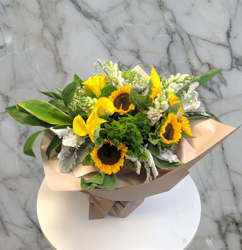 馬蹄蘭向日葵花束 （需要早五至六日預訂）Mr.054